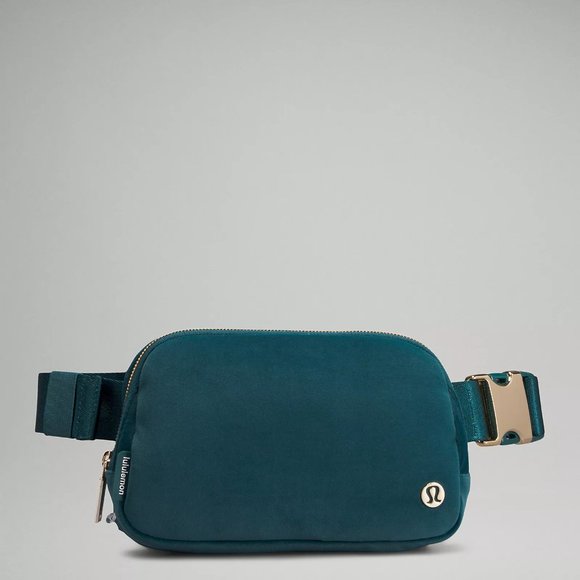 lululemon athletica Accessories - NWT LULULEMON Everywhere Belt Bag JASPER GREEN/GOLD * Velour 1L